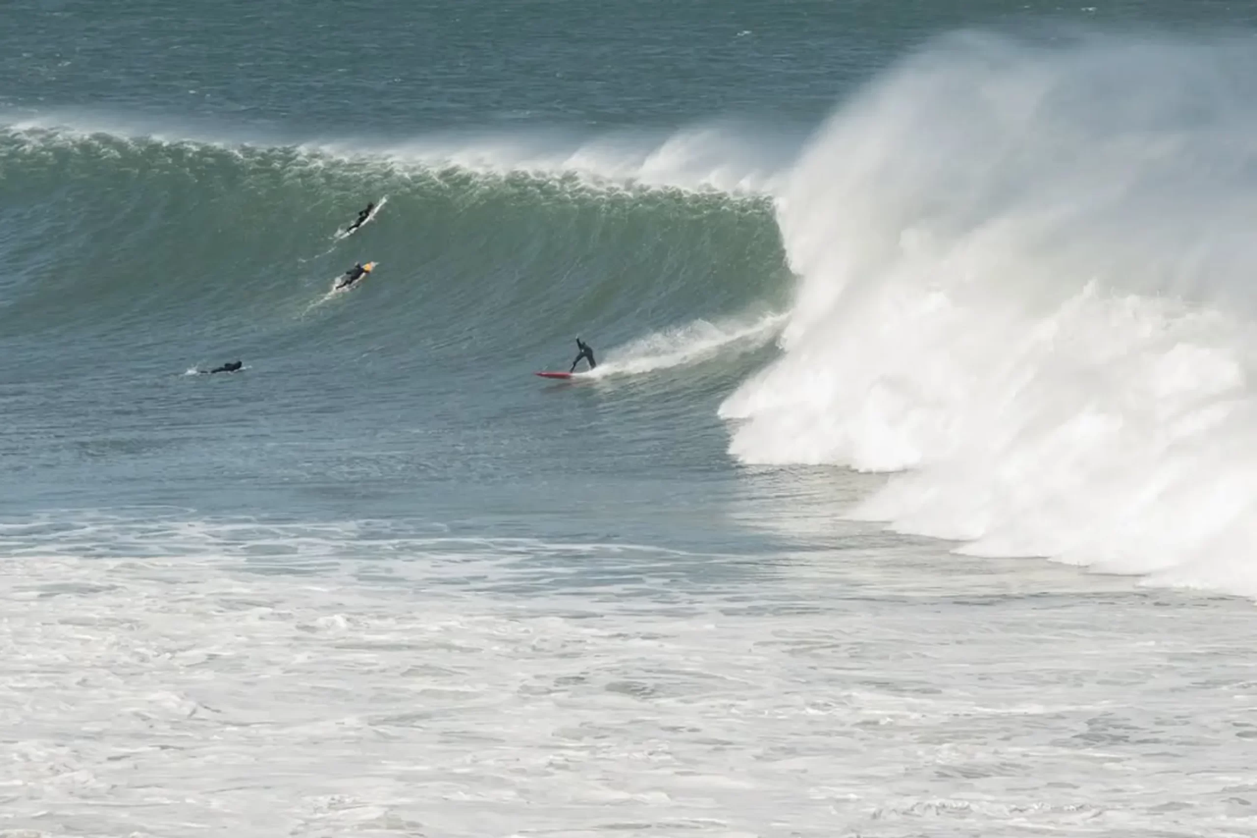 Experienced surfers, Point Addis